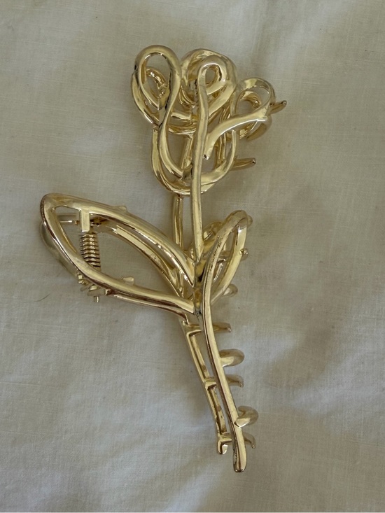 Accessories - gold rose flower metal claw clip